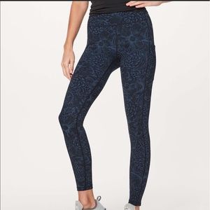Lululemon Speed Up tight Full on Extreme Leggings in navy floral (size 2)